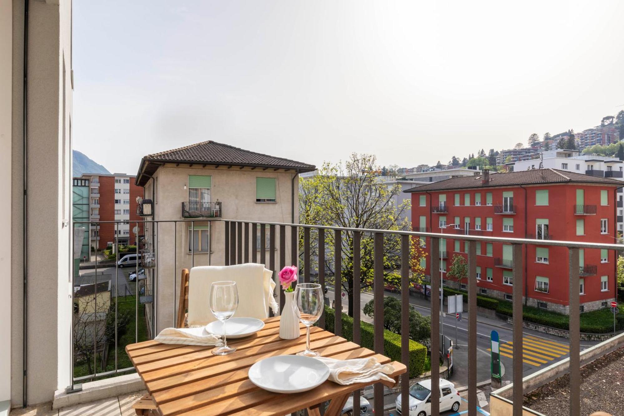 Magic Deluxe Suites - Free Parking Lugano Bagian luar foto